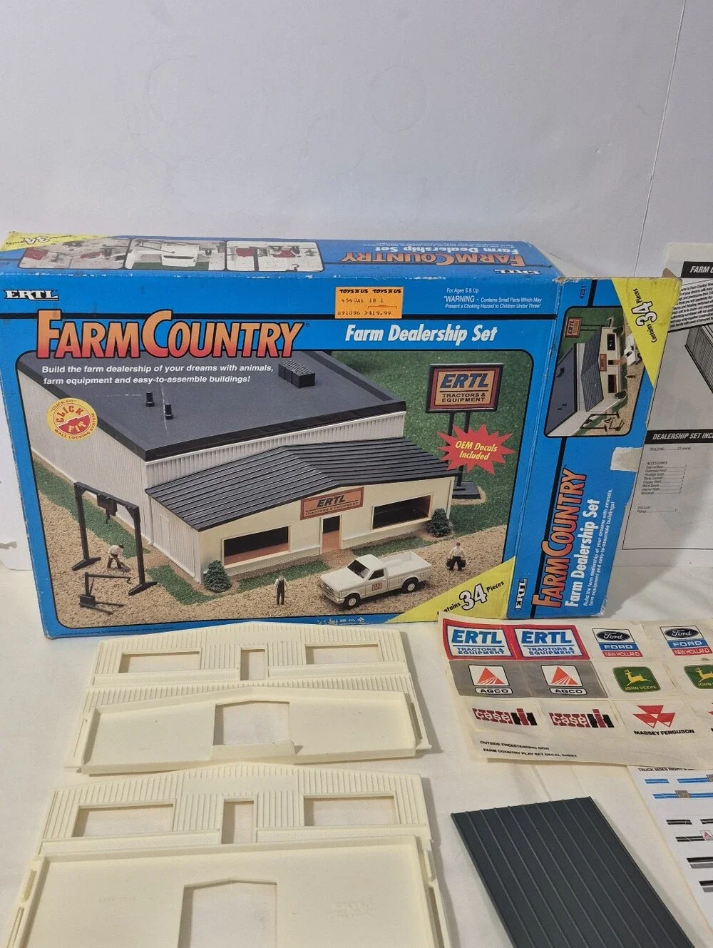 Vintage Ertl 4231 Farm Country Farm Dealership Set 1/64